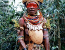 79 Huli Tribal Woman with her Drum 800