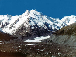 5 base of a glacier in new zealand 800