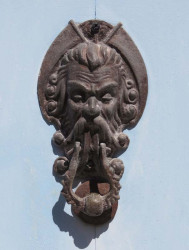 knocker